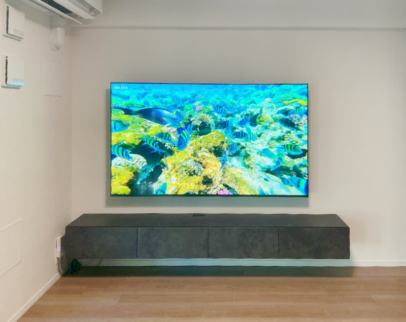 75型のTVとテレビボードを壁掛け | テレビ壁掛けシステム【ジャストップ】
